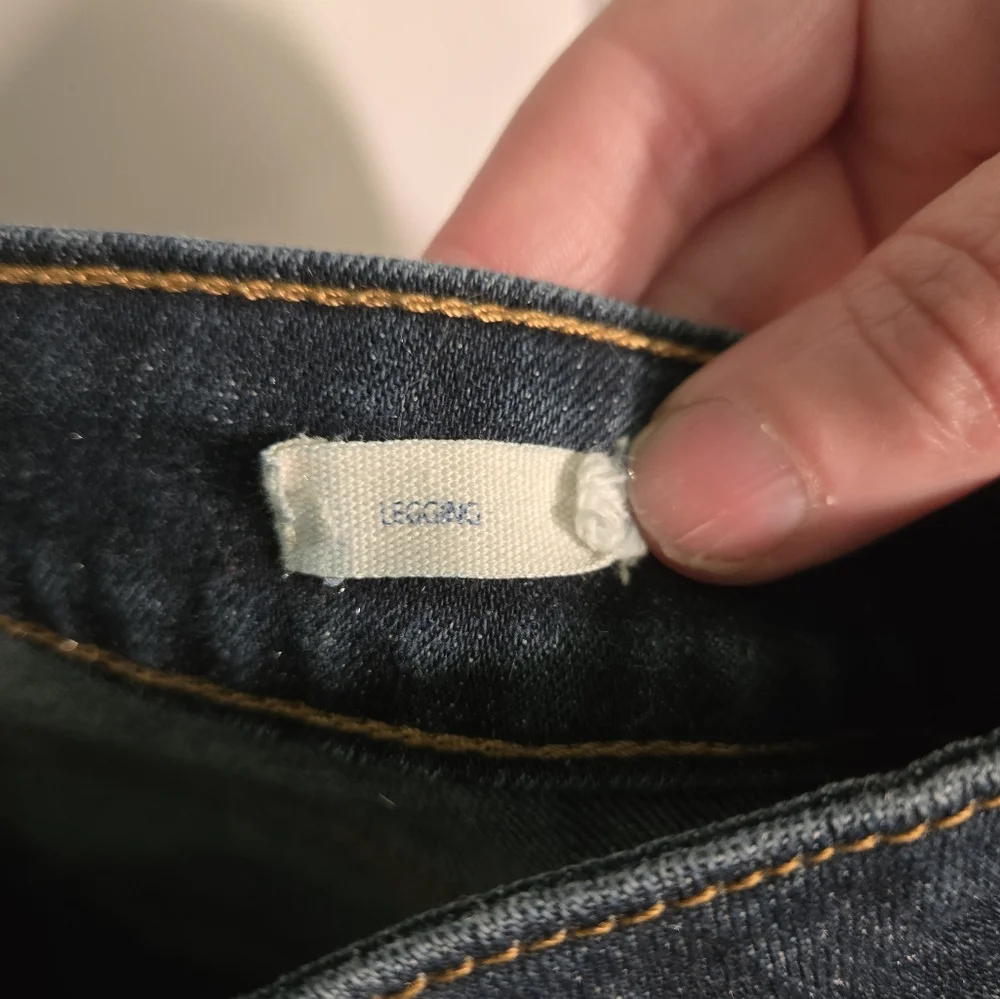 Levi's Leggings with Raw Hem Size 30 - Picture 6 of 7
